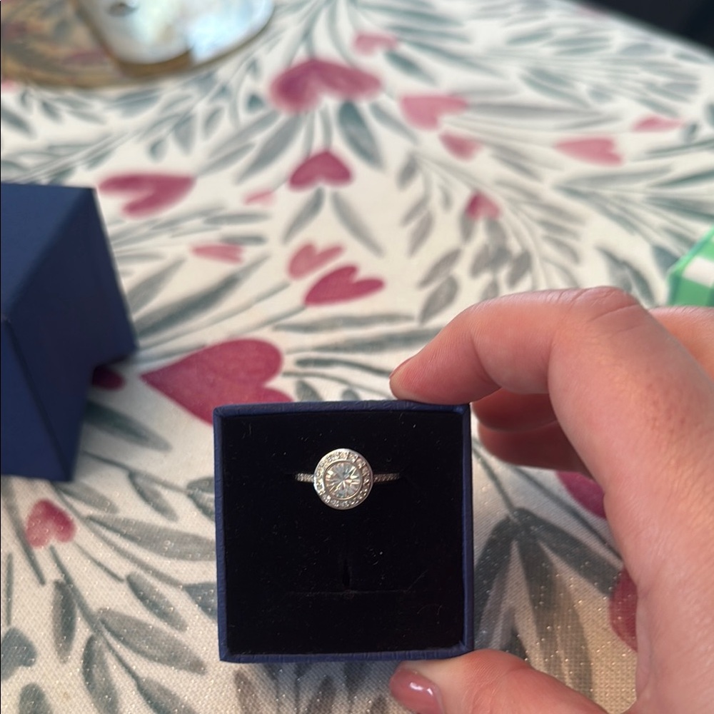 Elegant Silver Ring with Clear Gemstone
